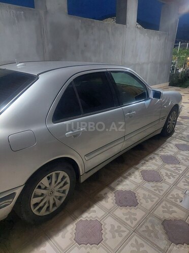 Mercedes E 230-4