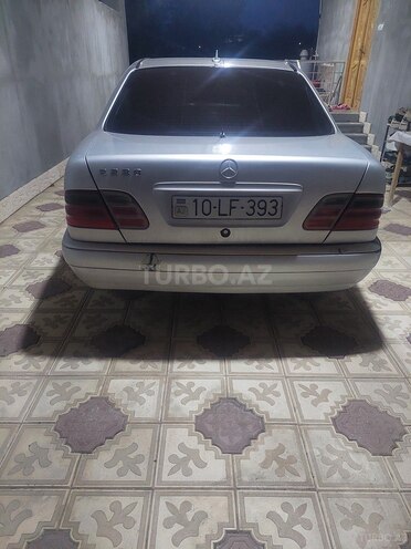 Mercedes E 230-2