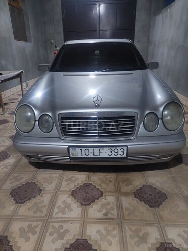 Mercedes E 230-1