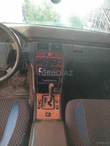 Mercedes E 230-5