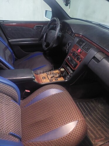 Mercedes E 230-3