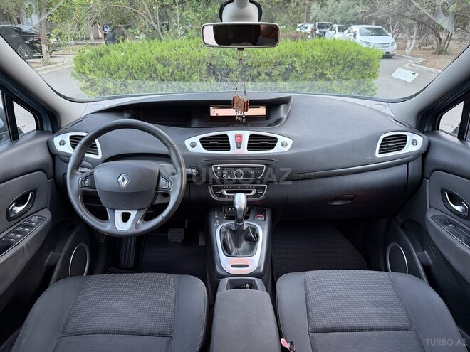 Renault Scenic-12