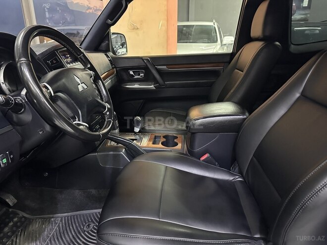 Mitsubishi Pajero-11