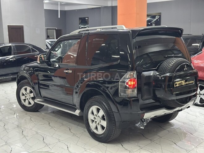 Mitsubishi Pajero-6