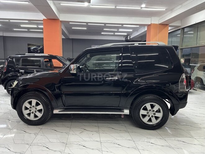 Mitsubishi Pajero-7