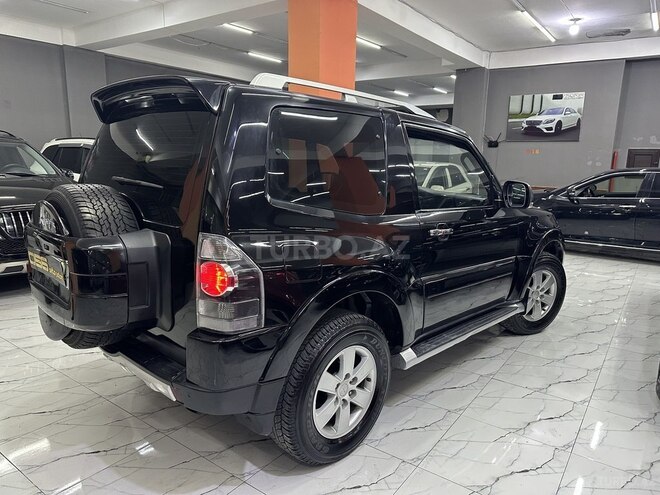 Mitsubishi Pajero-5