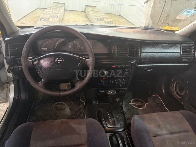 Opel Vectra-6