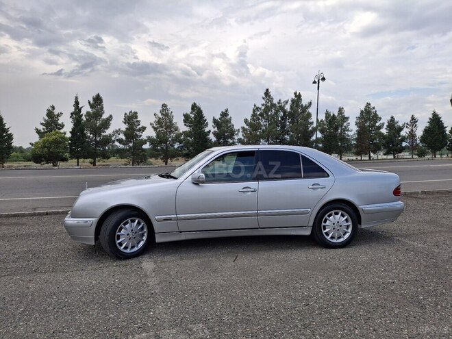 Mercedes E 240-5