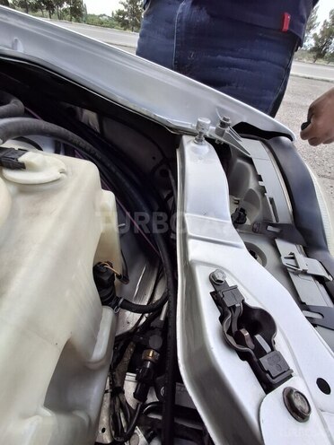 Mercedes E 240-11