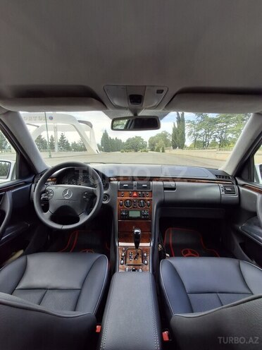 Mercedes E 240-15