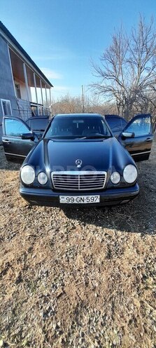 Mercedes E 280 4MATIC-1