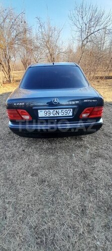 Mercedes E 280 4MATIC-3