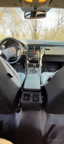 Mercedes E 280 4MATIC-5