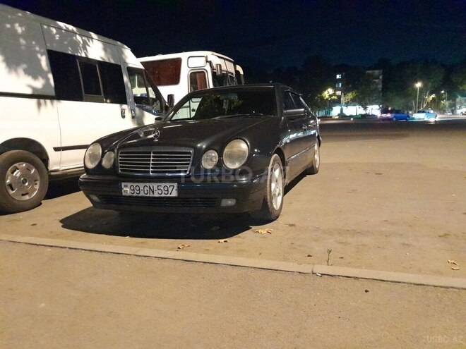 Mercedes E 280 4MATIC-7