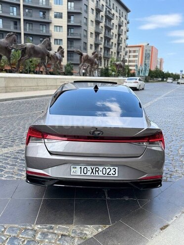 Hyundai Elantra-3