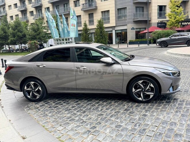 Hyundai Elantra-4