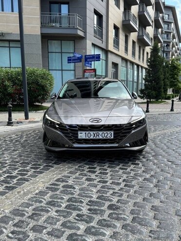 Hyundai Elantra-1
