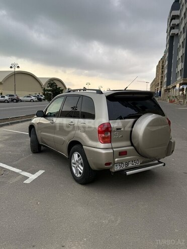 Toyota RAV4-10