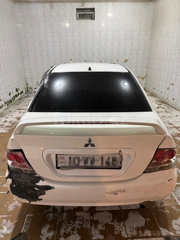 Mitsubishi Lancer-5