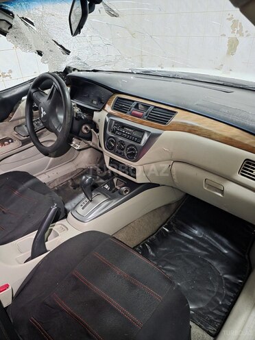 Mitsubishi Lancer-9