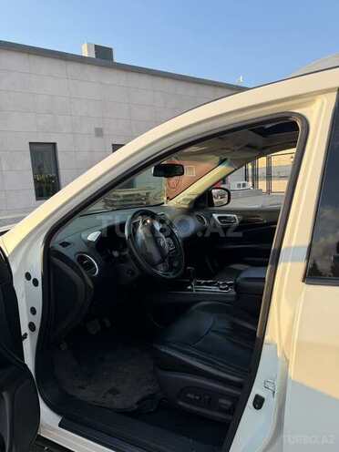 Nissan Pathfinder-7