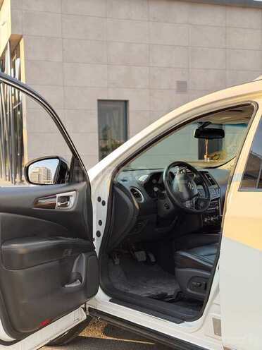 Nissan Pathfinder-6