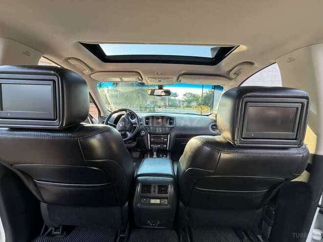 Nissan Pathfinder-11