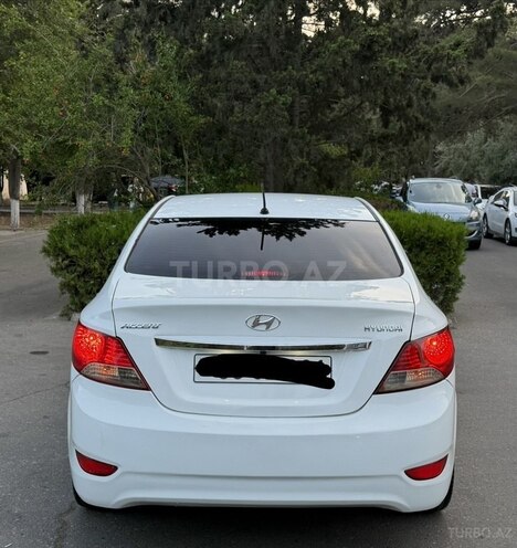 Hyundai Accent-12