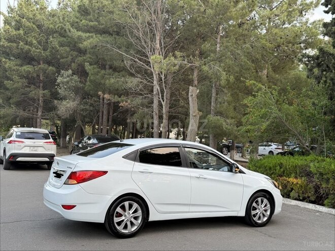 Hyundai Accent-10