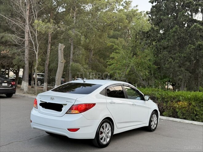 Hyundai Accent-9