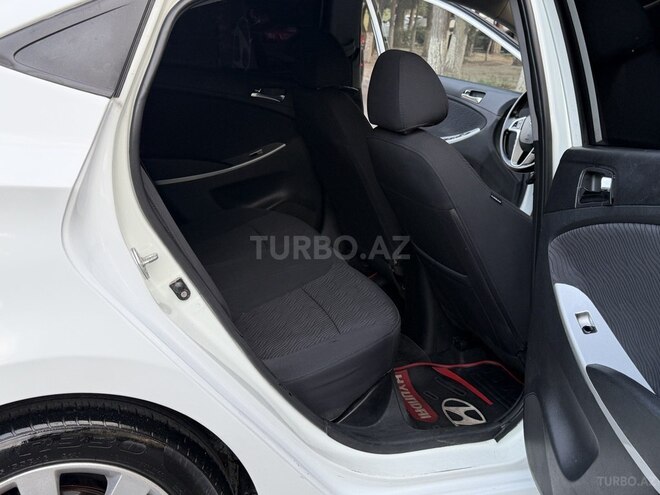 Hyundai Accent-14