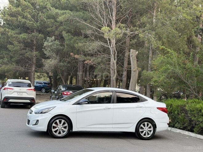 Hyundai Accent-6