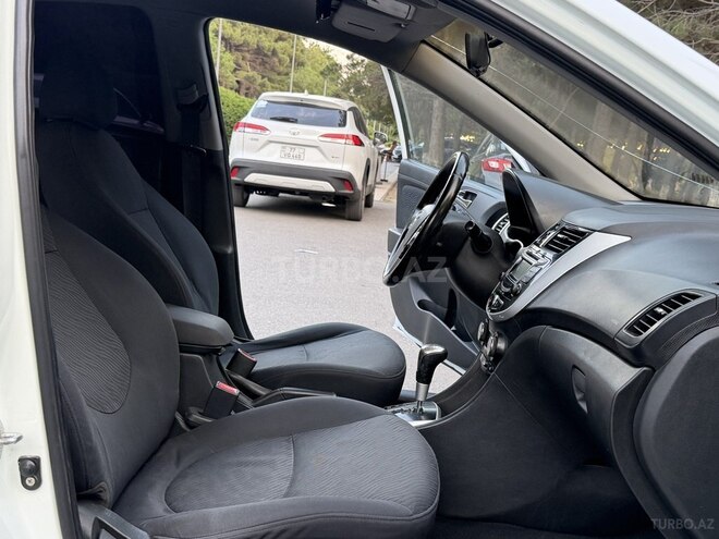 Hyundai Accent-13