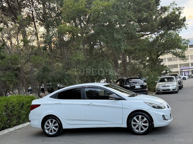 Hyundai Accent-7