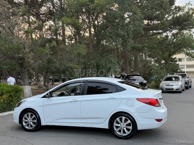Hyundai Accent-11
