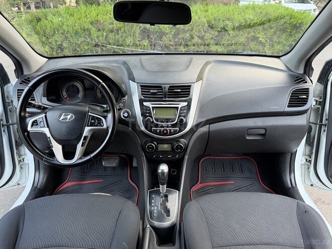 Hyundai Accent-15
