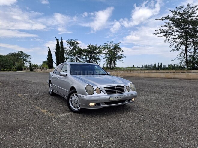 Mercedes E 240-1