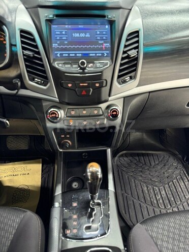 Ssang Yong Korando-13