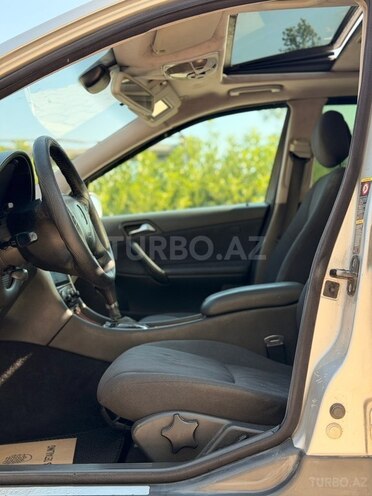 Mercedes C 200-13