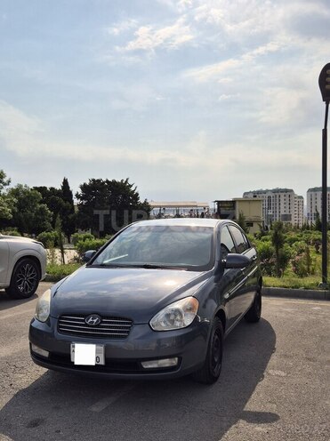 Hyundai Accent-2