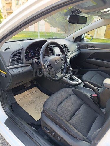 Hyundai Elantra-14