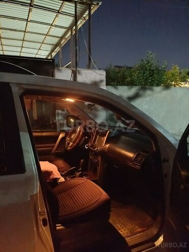 Toyota Land Cruiser Prado-7