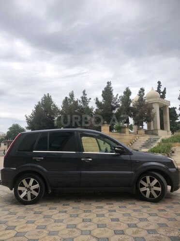 Ford Fusion-5