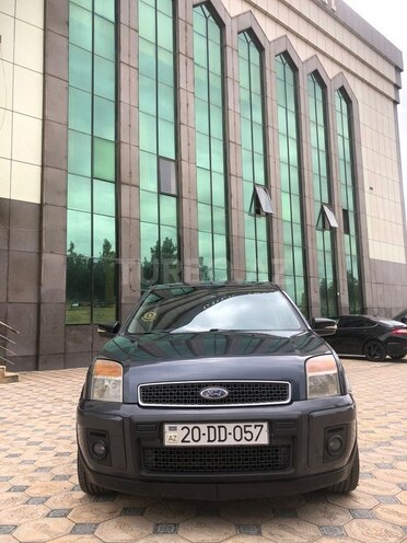 Ford Fusion-3