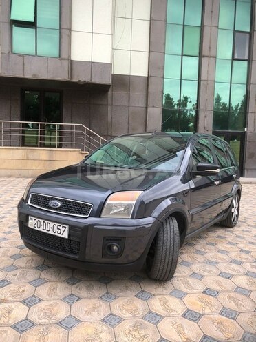 Ford Fusion-1
