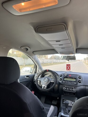 Volkswagen Golf-9