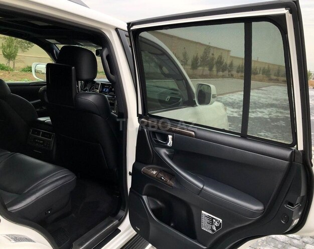 Lexus LX 570-17