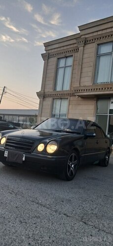 Mercedes E 240-2