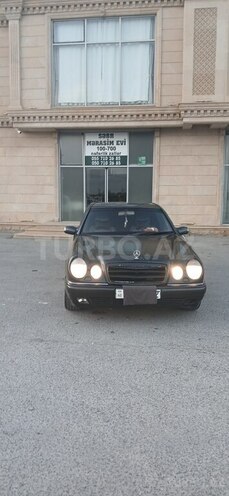 Mercedes E 240-1