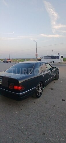 Mercedes E 240-5